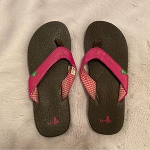 Sanuk "yoga mat" flip flops with pink straps, women's size 8